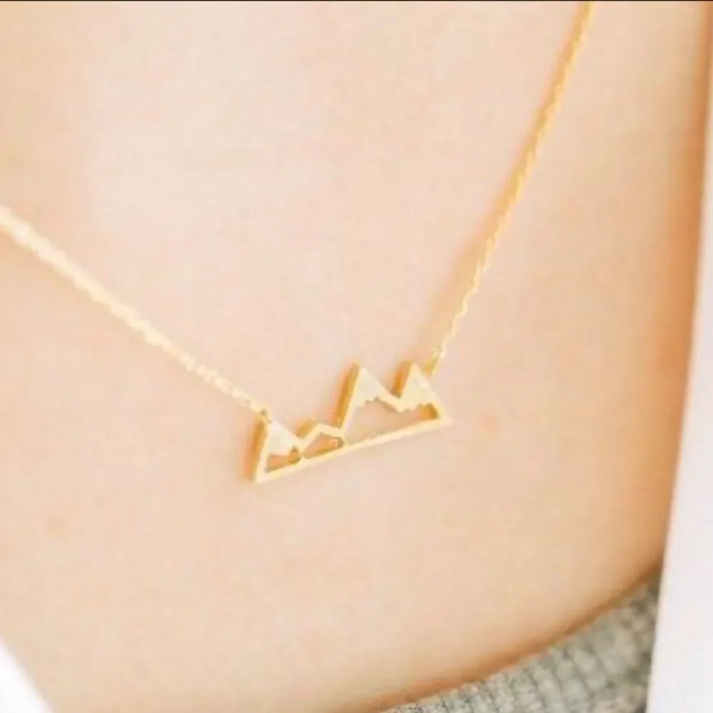 Gold Tone Mountain Necklace - Picture 4 of 6